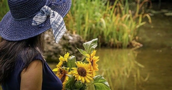 Ofrendas para Oshún con flores amarillas